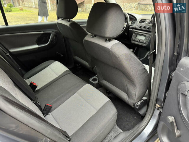 Серый Шкода Фабия, объемом двигателя 1.39 л и пробегом 240 тыс. км за 5400 $, фото 36 на Automoto.ua