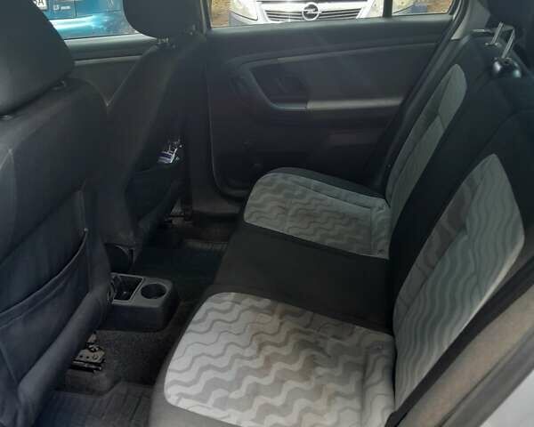 Серый Шкода Фабия, объемом двигателя 1.42 л и пробегом 320 тыс. км за 4200 $, фото 6 на Automoto.ua