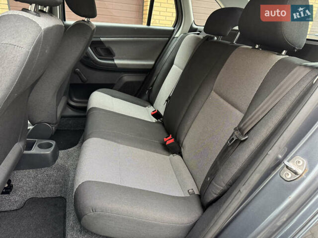 Серый Шкода Фабия, объемом двигателя 1.39 л и пробегом 240 тыс. км за 5400 $, фото 31 на Automoto.ua