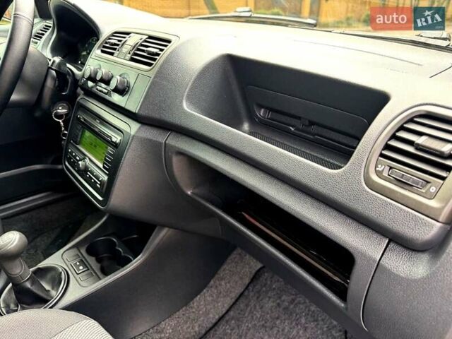 Серый Шкода Фабия, объемом двигателя 1.39 л и пробегом 150 тыс. км за 5300 $, фото 18 на Automoto.ua