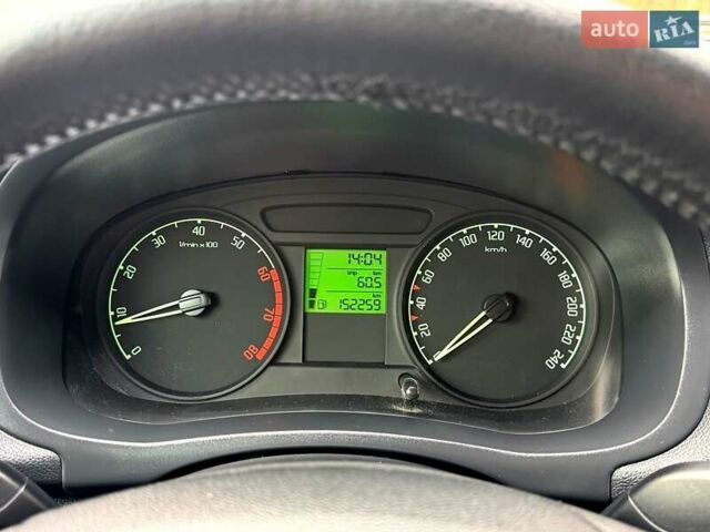 Серый Шкода Фабия, объемом двигателя 1.39 л и пробегом 150 тыс. км за 5300 $, фото 22 на Automoto.ua