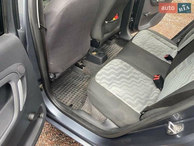 Серый Шкода Фабия, объемом двигателя 1.39 л и пробегом 302 тыс. км за 4950 $, фото 12 на Automoto.ua