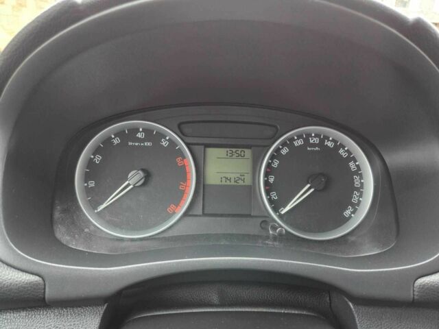 Серый Шкода Фабия, объемом двигателя 1.4 л и пробегом 174 тыс. км за 6550 $, фото 11 на Automoto.ua