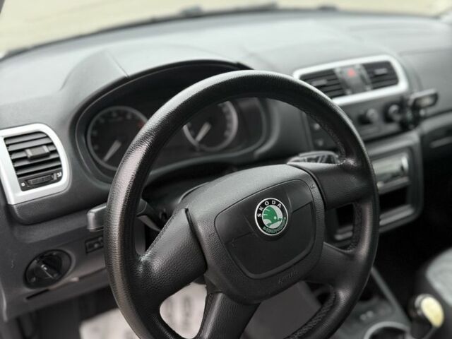 Серый Шкода Фабия, объемом двигателя 1.2 л и пробегом 218 тыс. км за 4000 $, фото 7 на Automoto.ua