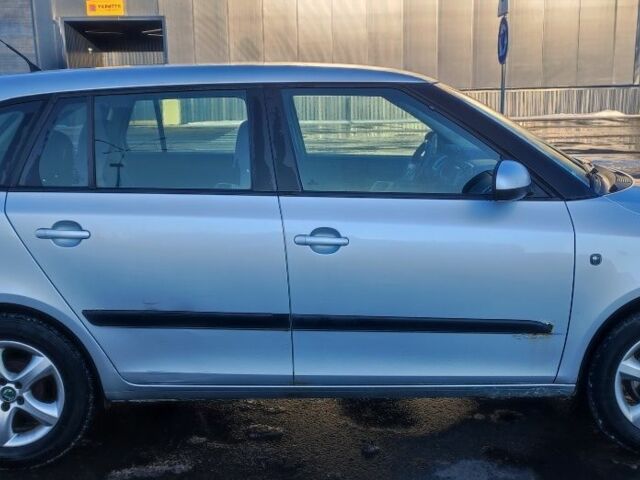 Сірий Шкода Фабія, об'ємом двигуна 0 л та пробігом 299 тис. км за 4750 $, фото 3 на Automoto.ua