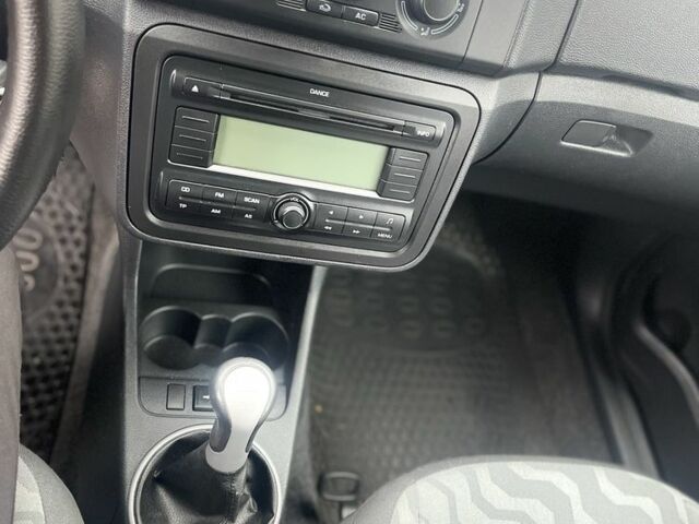 Серый Шкода Фабия, объемом двигателя 1.4 л и пробегом 219 тыс. км за 5550 $, фото 5 на Automoto.ua