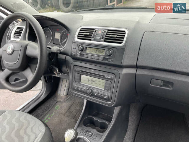 Серый Шкода Фабия, объемом двигателя 1.4 л и пробегом 196 тыс. км за 5600 $, фото 21 на Automoto.ua