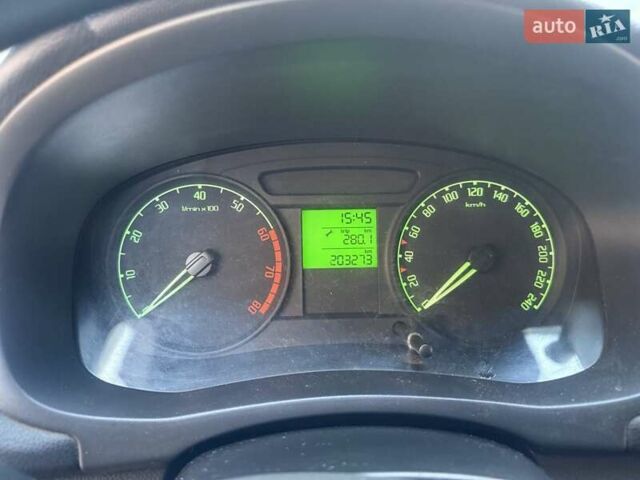Серый Шкода Фабия, объемом двигателя 1.2 л и пробегом 205 тыс. км за 4200 $, фото 26 на Automoto.ua