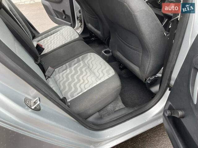 Серый Шкода Фабия, объемом двигателя 1.4 л и пробегом 196 тыс. км за 5600 $, фото 22 на Automoto.ua