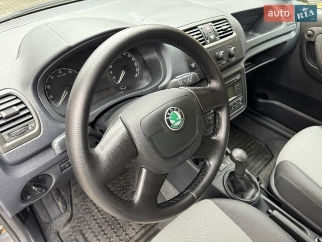 Серый Шкода Фабия, объемом двигателя 1.39 л и пробегом 240 тыс. км за 5400 $, фото 19 на Automoto.ua