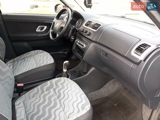 Сірий Шкода Фабія, об'ємом двигуна 1.4 л та пробігом 173 тис. км за 5850 $, фото 26 на Automoto.ua