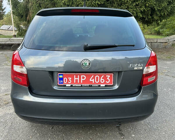 Шкода Фабия 2009 в Золотоноше на Automoto.ua Серый Шкода Фабия, объемом двигателя 1.39 л и пробегом 225 тыс. км за 6150 $, фото 25 на Automoto.ua