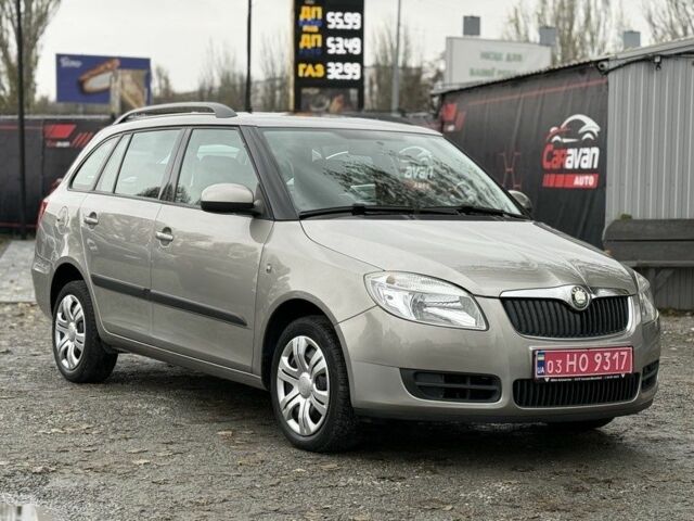 Серый Шкода Фабия, объемом двигателя 1.6 л и пробегом 112 тыс. км за 7300 $, фото 3 на Automoto.ua