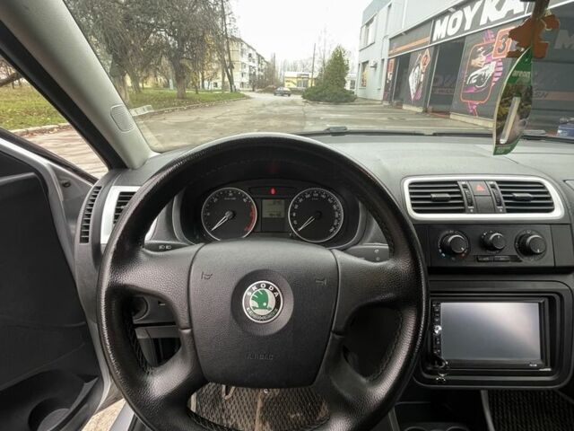 Серый Шкода Фабия, объемом двигателя 1.4 л и пробегом 194 тыс. км за 4400 $, фото 9 на Automoto.ua