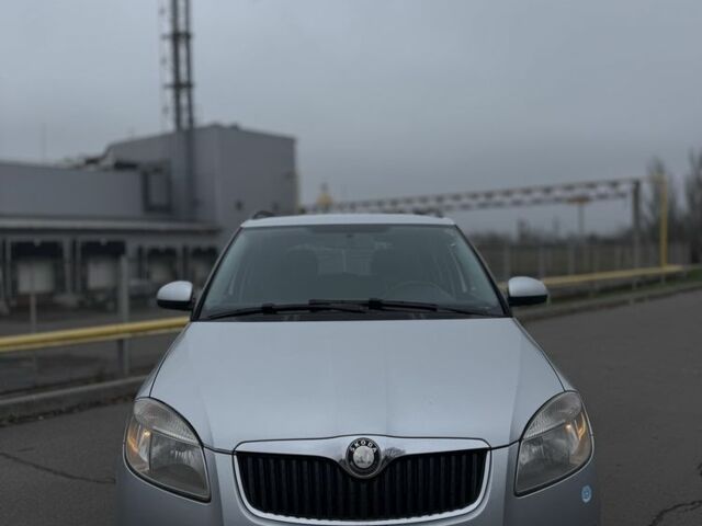 Серый Шкода Фабия, объемом двигателя 1.2 л и пробегом 218 тыс. км за 4000 $, фото 3 на Automoto.ua