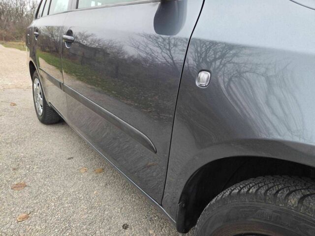 Серый Шкода Фабия, объемом двигателя 1.4 л и пробегом 174 тыс. км за 6550 $, фото 1 на Automoto.ua