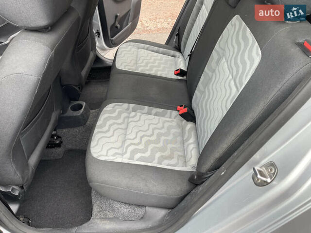 Серый Шкода Фабия, объемом двигателя 1.4 л и пробегом 196 тыс. км за 5600 $, фото 18 на Automoto.ua