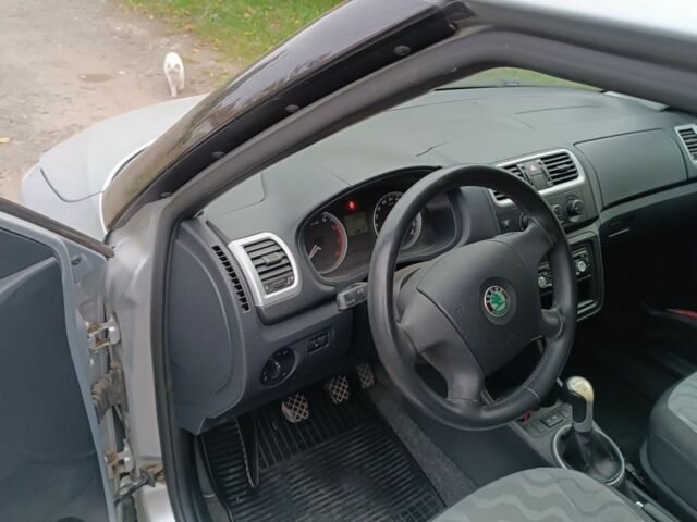 Серый Шкода Фабия, объемом двигателя 0 л и пробегом 170 тыс. км за 5331 $, фото 2 на Automoto.ua