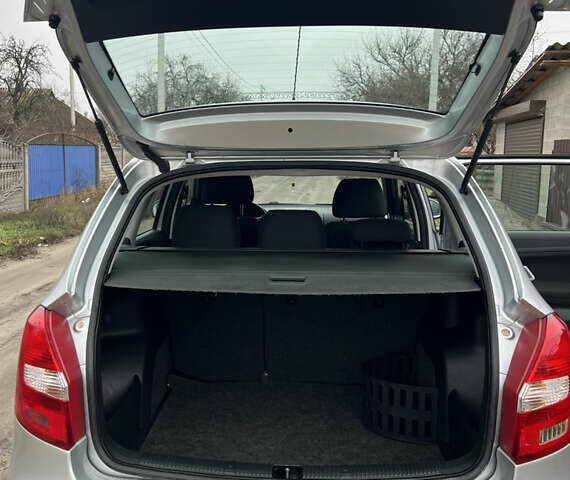 Серый Шкода Фабия, объемом двигателя 1.6 л и пробегом 239 тыс. км за 6750 $, фото 7 на Automoto.ua