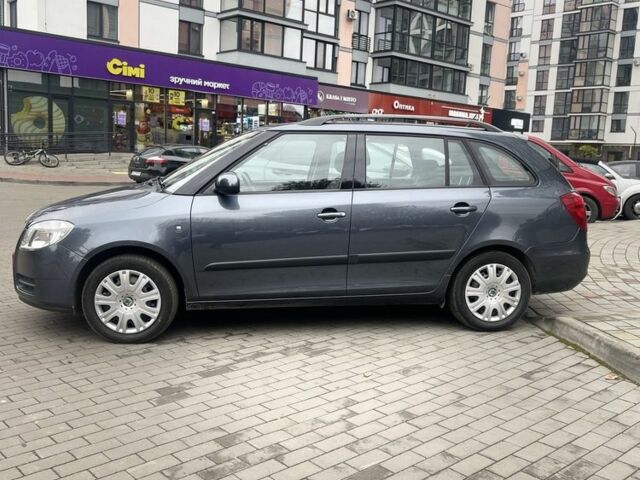 Серый Шкода Фабия, объемом двигателя 1.4 л и пробегом 219 тыс. км за 5550 $, фото 1 на Automoto.ua