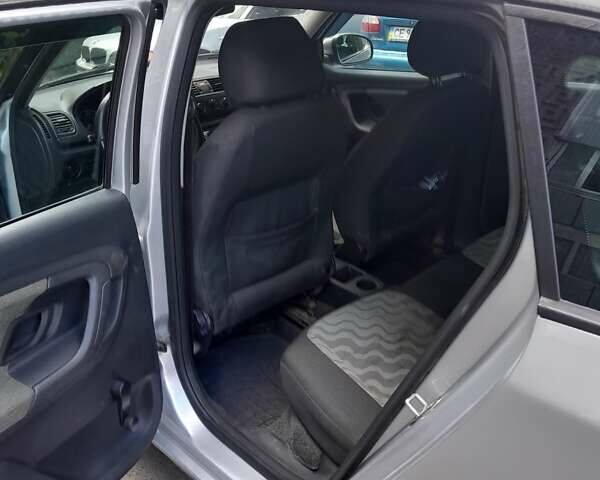 Серый Шкода Фабия, объемом двигателя 1.42 л и пробегом 320 тыс. км за 4200 $, фото 7 на Automoto.ua