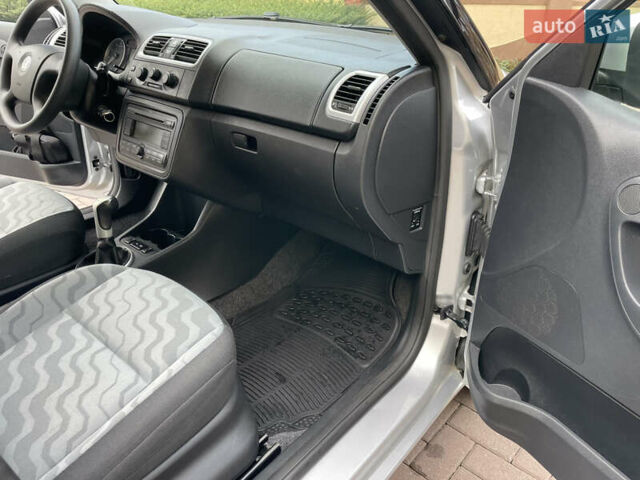 Серый Шкода Фабия, объемом двигателя 1.6 л и пробегом 223 тыс. км за 5339 $, фото 41 на Automoto.ua