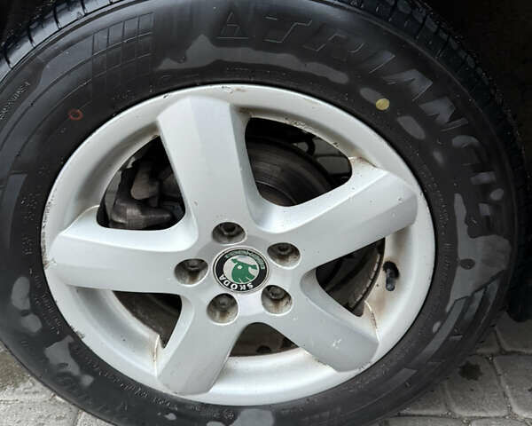 Шкода Фабия 2009 в Жовкве на Automoto.ua Серый Шкода Фабия, объемом двигателя 1.42 л и пробегом 242 тыс. км за 6200 $, фото 7 на Automoto.ua