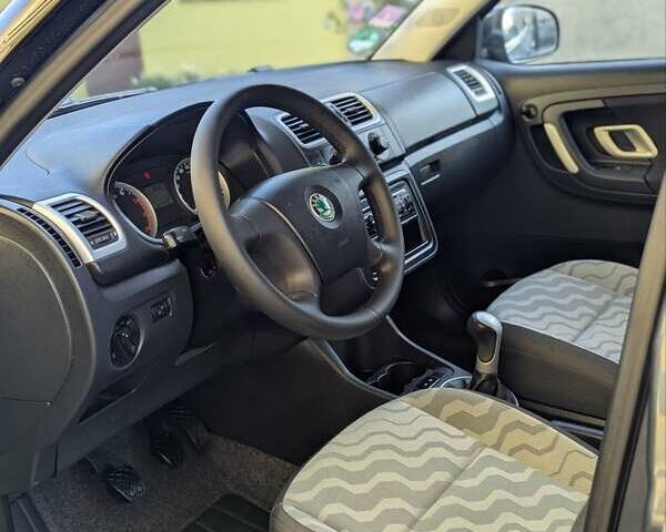 Серый Шкода Фабия, объемом двигателя 1.6 л и пробегом 211 тыс. км за 5999 $, фото 15 на Automoto.ua