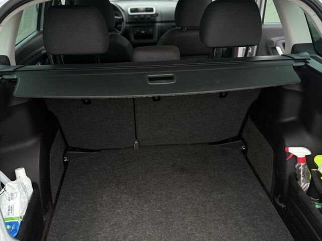 Серый Шкода Фабия, объемом двигателя 1.2 л и пробегом 218 тыс. км за 4000 $, фото 9 на Automoto.ua