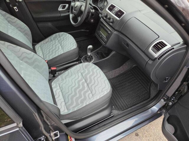 Серый Шкода Фабия, объемом двигателя 1.4 л и пробегом 174 тыс. км за 6550 $, фото 15 на Automoto.ua