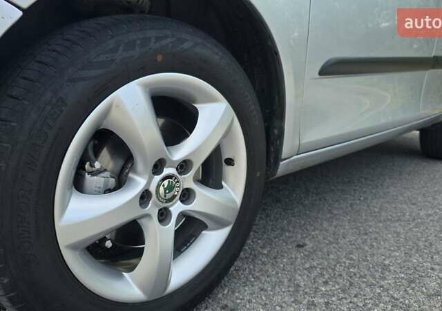 Сірий Шкода Фабія, об'ємом двигуна 1.6 л та пробігом 220 тис. км за 6000 $, фото 3 на Automoto.ua