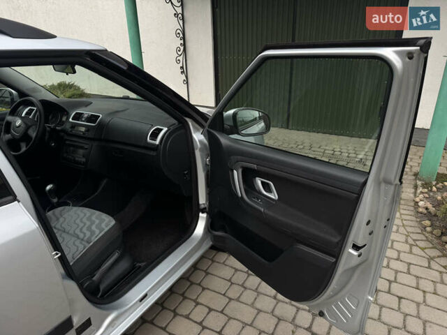 Серый Шкода Фабия, объемом двигателя 1.39 л и пробегом 180 тыс. км за 5750 $, фото 45 на Automoto.ua