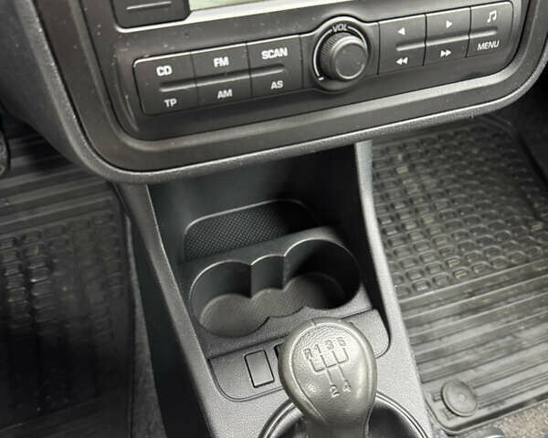 Серый Шкода Фабия, объемом двигателя 1.39 л и пробегом 240 тыс. км за 5400 $, фото 28 на Automoto.ua