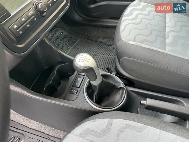 Сірий Шкода Фабія, об'ємом двигуна 1.6 л та пробігом 222 тис. км за 5888 $, фото 33 на Automoto.ua