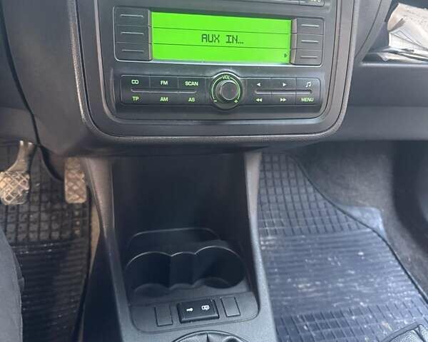 Серый Шкода Фабия, объемом двигателя 1.2 л и пробегом 205 тыс. км за 4200 $, фото 24 на Automoto.ua