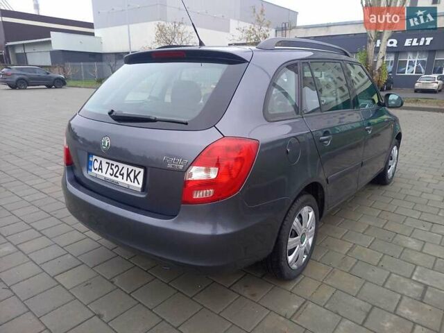 Серый Шкода Фабия, объемом двигателя 1.4 л и пробегом 239 тыс. км за 4950 $, фото 4 на Automoto.ua