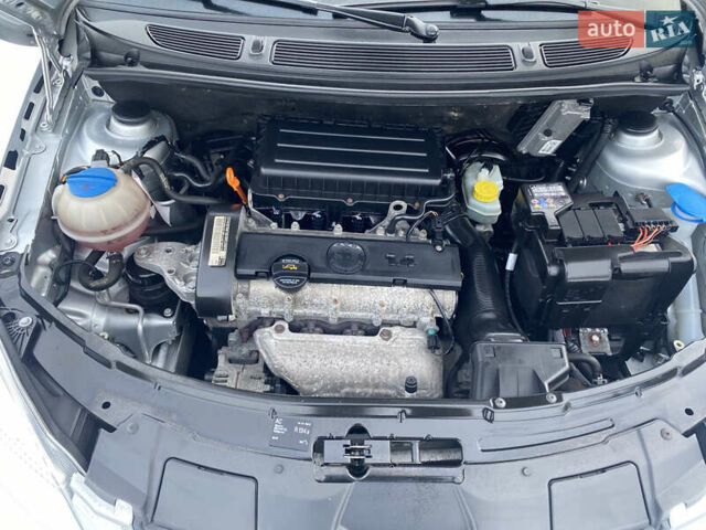 Сірий Шкода Фабія, об'ємом двигуна 1.4 л та пробігом 154 тис. км за 5600 $, фото 34 на Automoto.ua