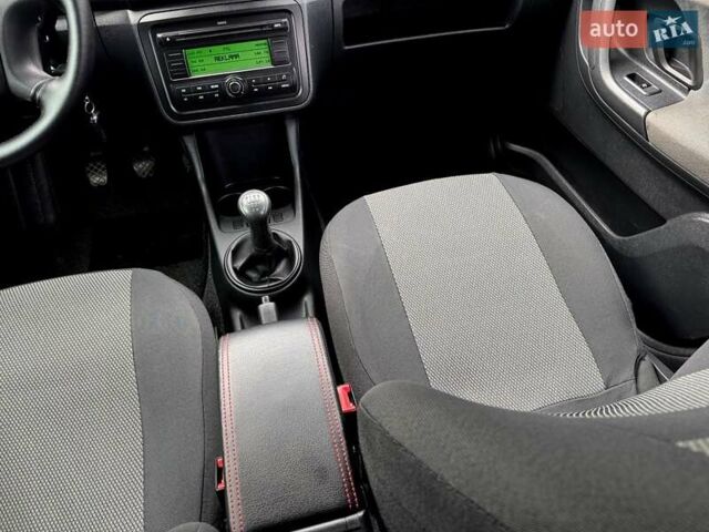 Серый Шкода Фабия, объемом двигателя 1.39 л и пробегом 150 тыс. км за 5300 $, фото 15 на Automoto.ua