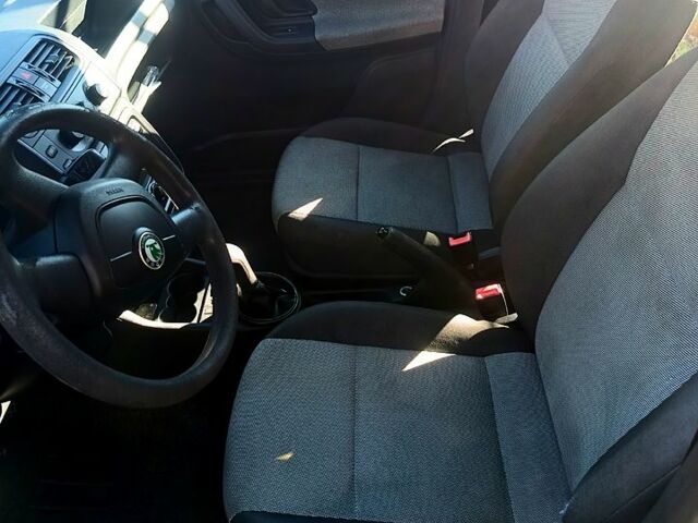 Сірий Шкода Фабія, об'ємом двигуна 1.2 л та пробігом 237 тис. км за 4200 $, фото 3 на Automoto.ua