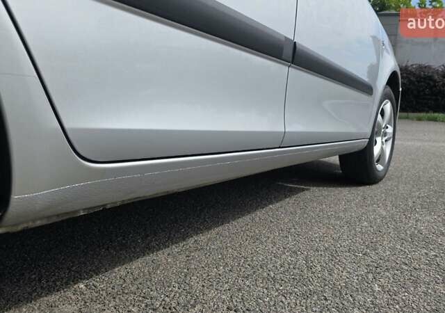 Сірий Шкода Фабія, об'ємом двигуна 1.6 л та пробігом 220 тис. км за 6000 $, фото 15 на Automoto.ua