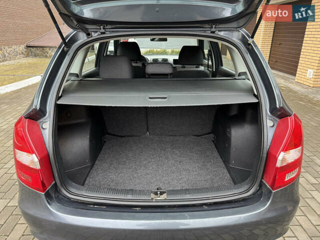 Серый Шкода Фабия, объемом двигателя 1.39 л и пробегом 240 тыс. км за 5400 $, фото 15 на Automoto.ua