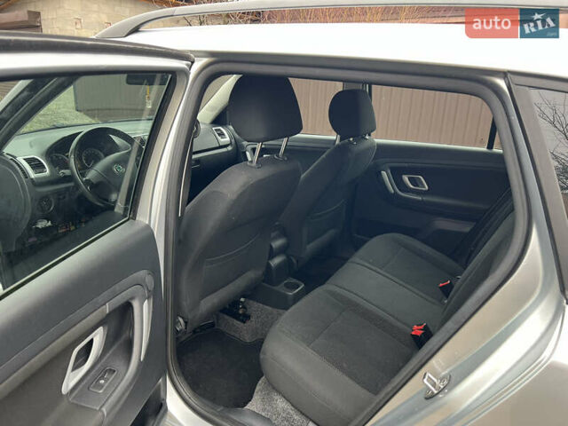 Серый Шкода Фабия, объемом двигателя 1.6 л и пробегом 239 тыс. км за 6750 $, фото 10 на Automoto.ua