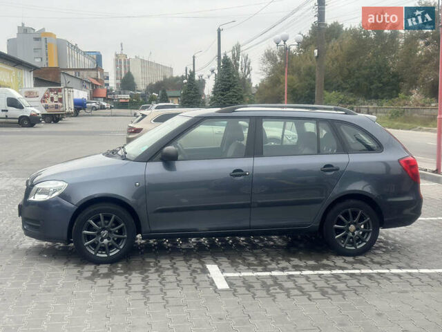 Серый Шкода Фабия, объемом двигателя 1.2 л и пробегом 181 тыс. км за 4900 $, фото 6 на Automoto.ua