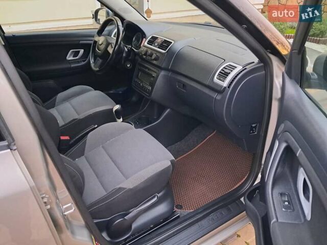 Серый Шкода Фабия, объемом двигателя 1.6 л и пробегом 188 тыс. км за 5450 $, фото 57 на Automoto.ua