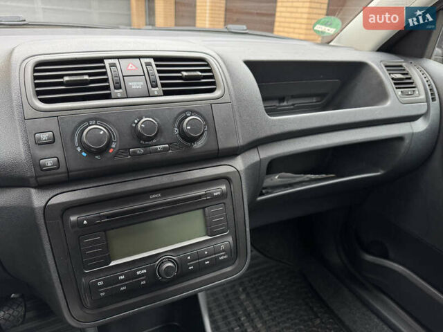 Серый Шкода Фабия, объемом двигателя 1.39 л и пробегом 240 тыс. км за 5400 $, фото 27 на Automoto.ua