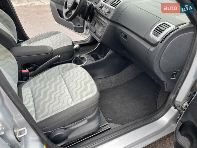 Серый Шкода Фабия, объемом двигателя 1.4 л и пробегом 196 тыс. км за 5600 $, фото 19 на Automoto.ua