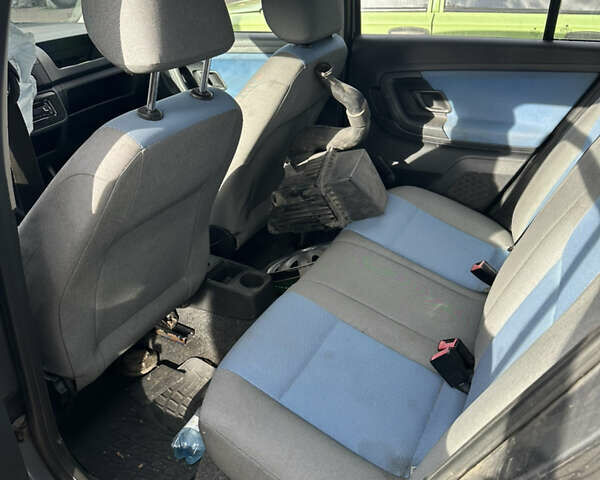 Серый Шкода Фабия, объемом двигателя 1.2 л и пробегом 383 тыс. км за 1650 $, фото 4 на Automoto.ua