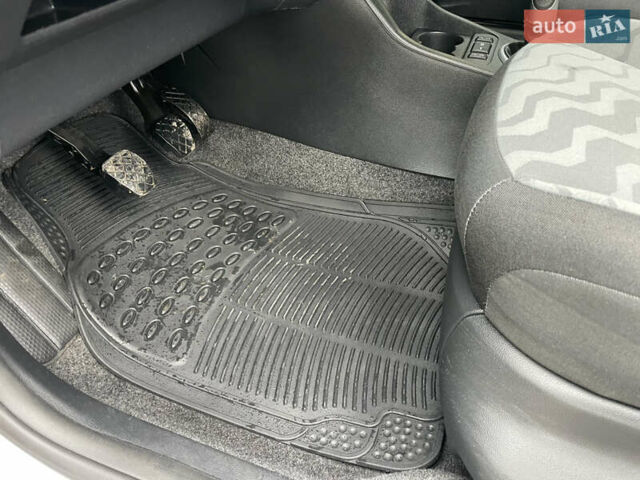 Серый Шкода Фабия, объемом двигателя 1.6 л и пробегом 223 тыс. км за 5339 $, фото 28 на Automoto.ua