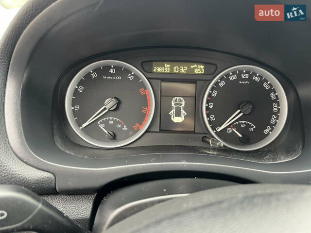 Серый Шкода Фабия, объемом двигателя 1.6 л и пробегом 239 тыс. км за 6750 $, фото 13 на Automoto.ua