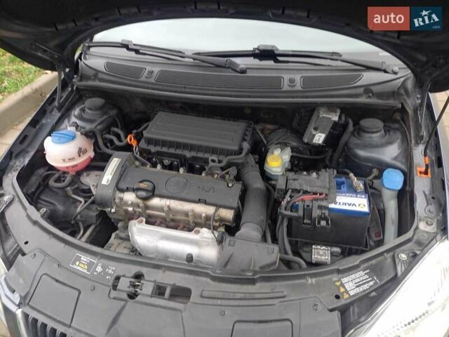 Серый Шкода Фабия, объемом двигателя 1.4 л и пробегом 239 тыс. км за 4950 $, фото 28 на Automoto.ua